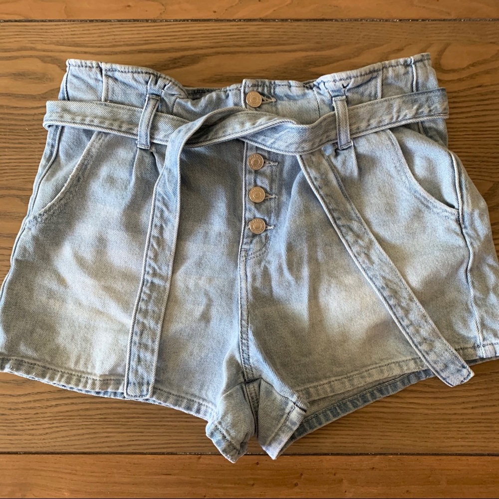 American Eagle | High Waisted Paper bag Shorts